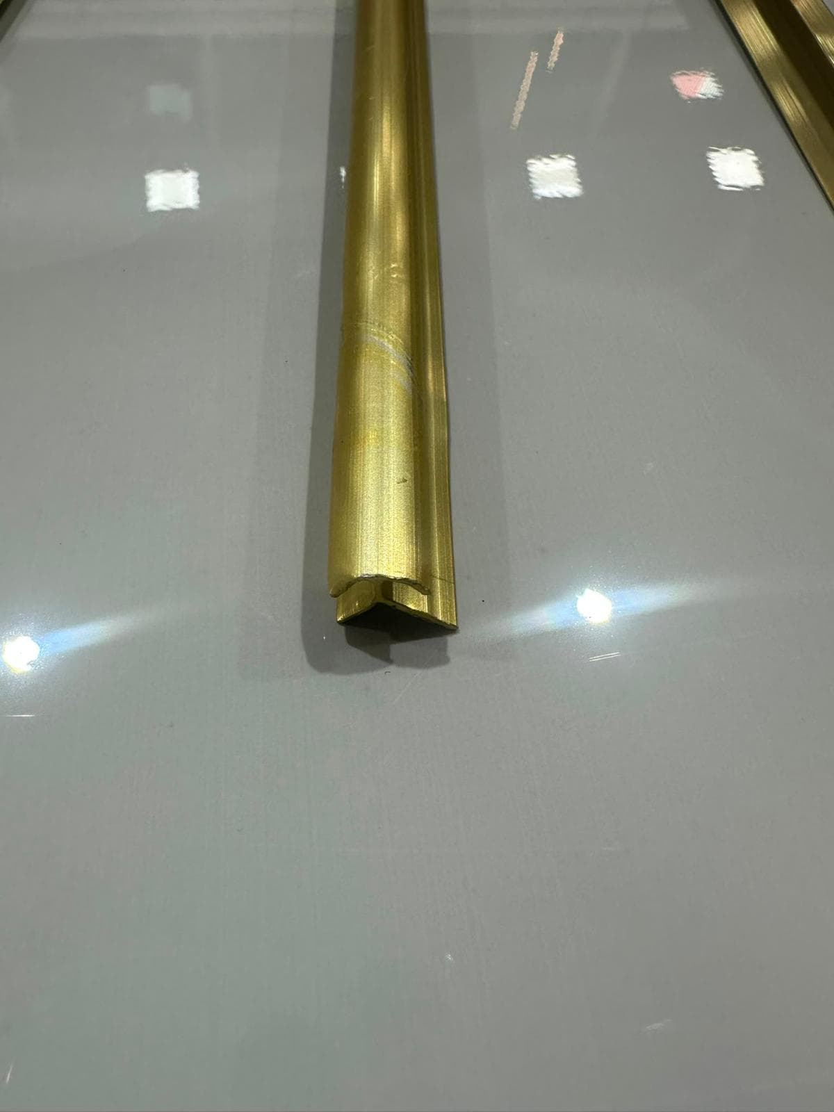 PERFIL ORO ESQUINA